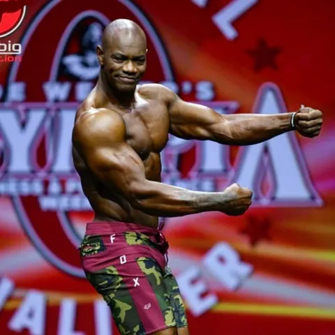 Antony Bessala in a side pose at the Mr Big Evolution Olympia qualifier